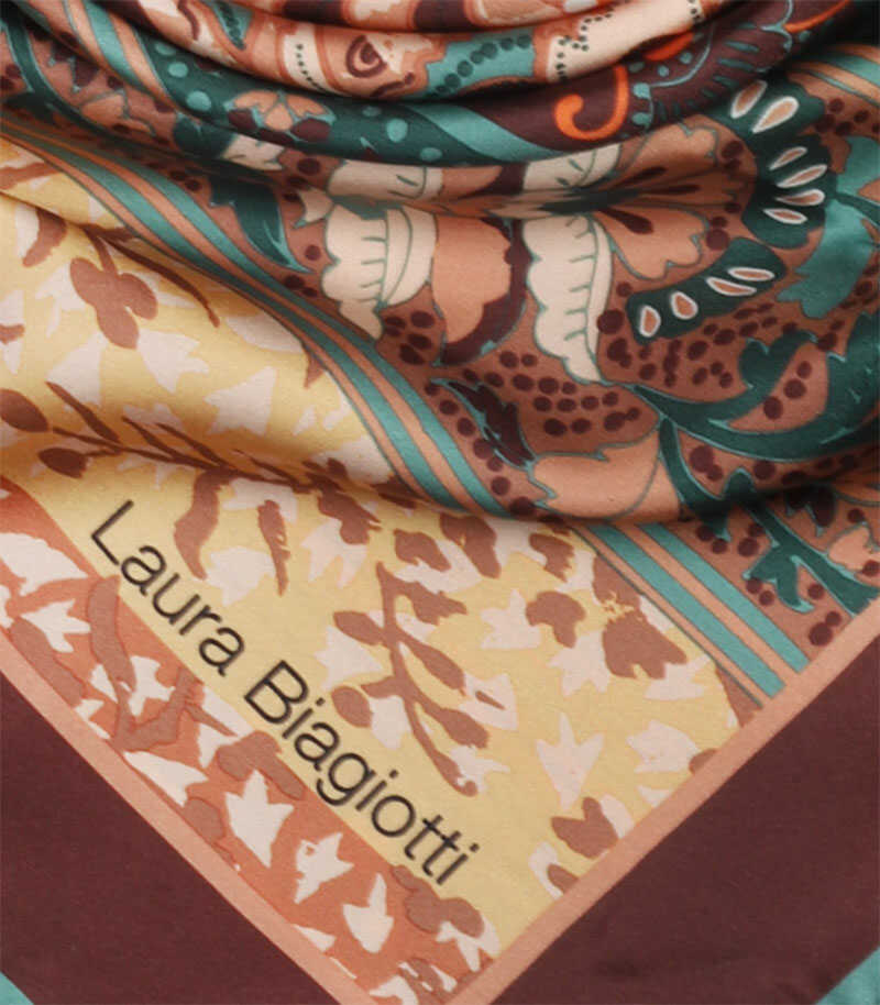 satek-z-hedvabí-v-hnede-barve